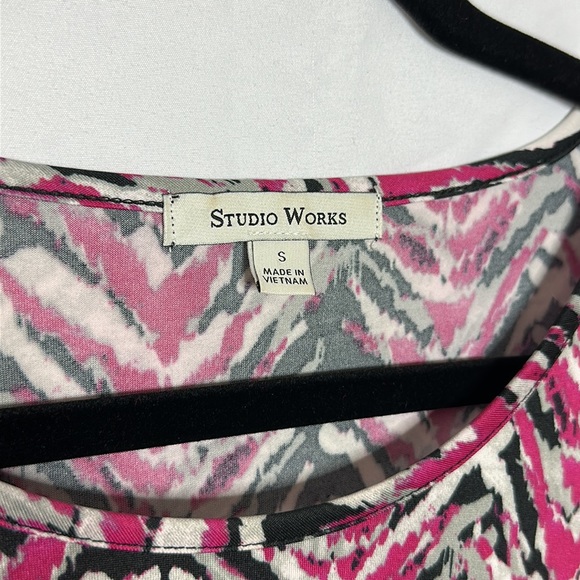 Abstract Blouse - Picture 4 of 6